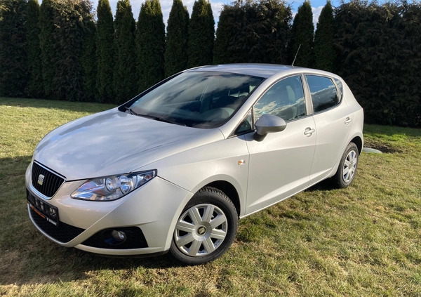 Seat Ibiza cena 19900 przebieg: 164000, rok produkcji 2011 z Złotów małe 106